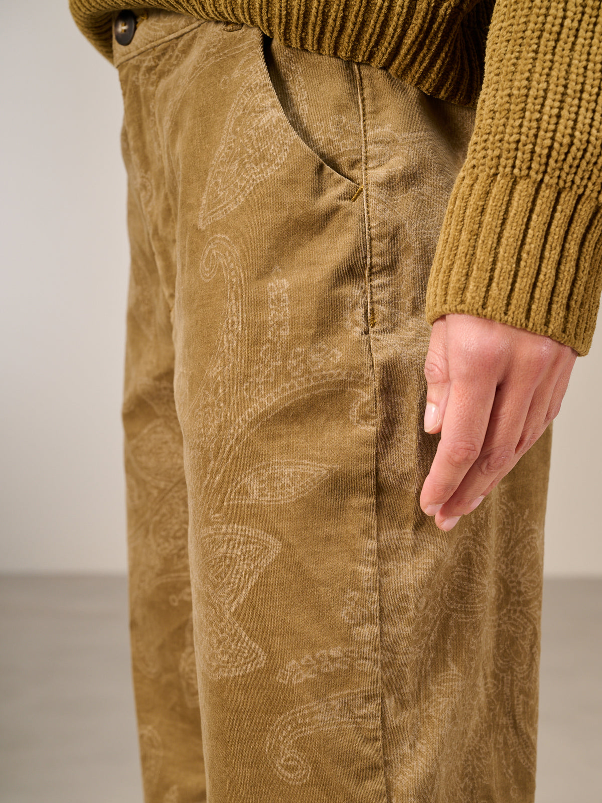 Straight-leg trousers