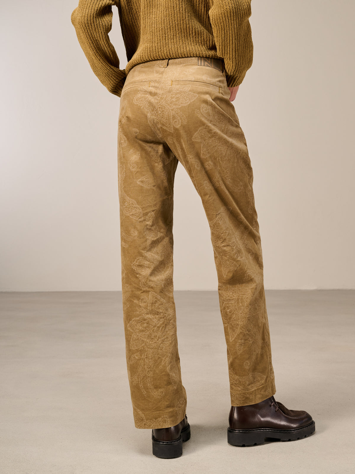 Straight-leg trousers