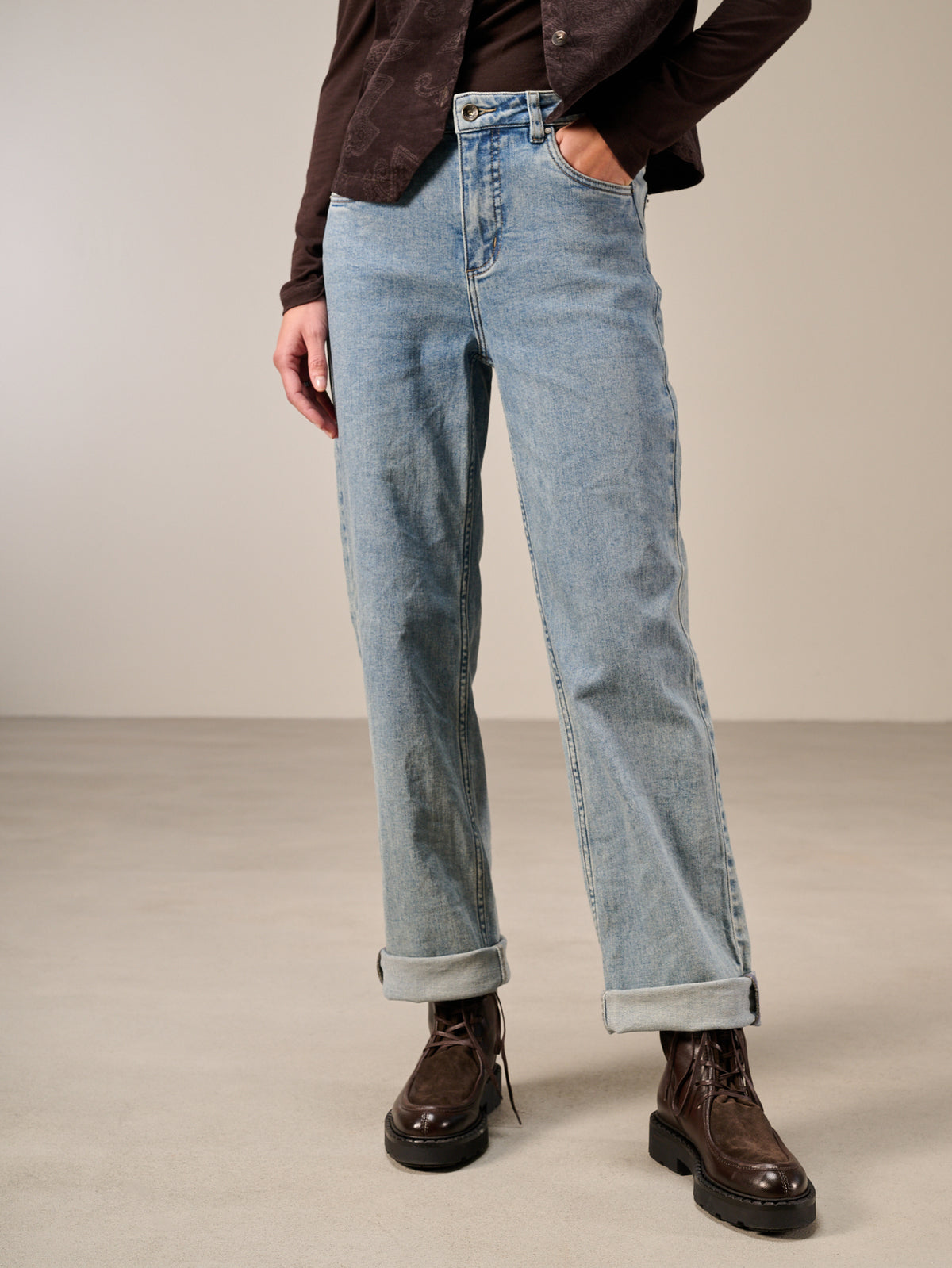 Straight-leg jeans
