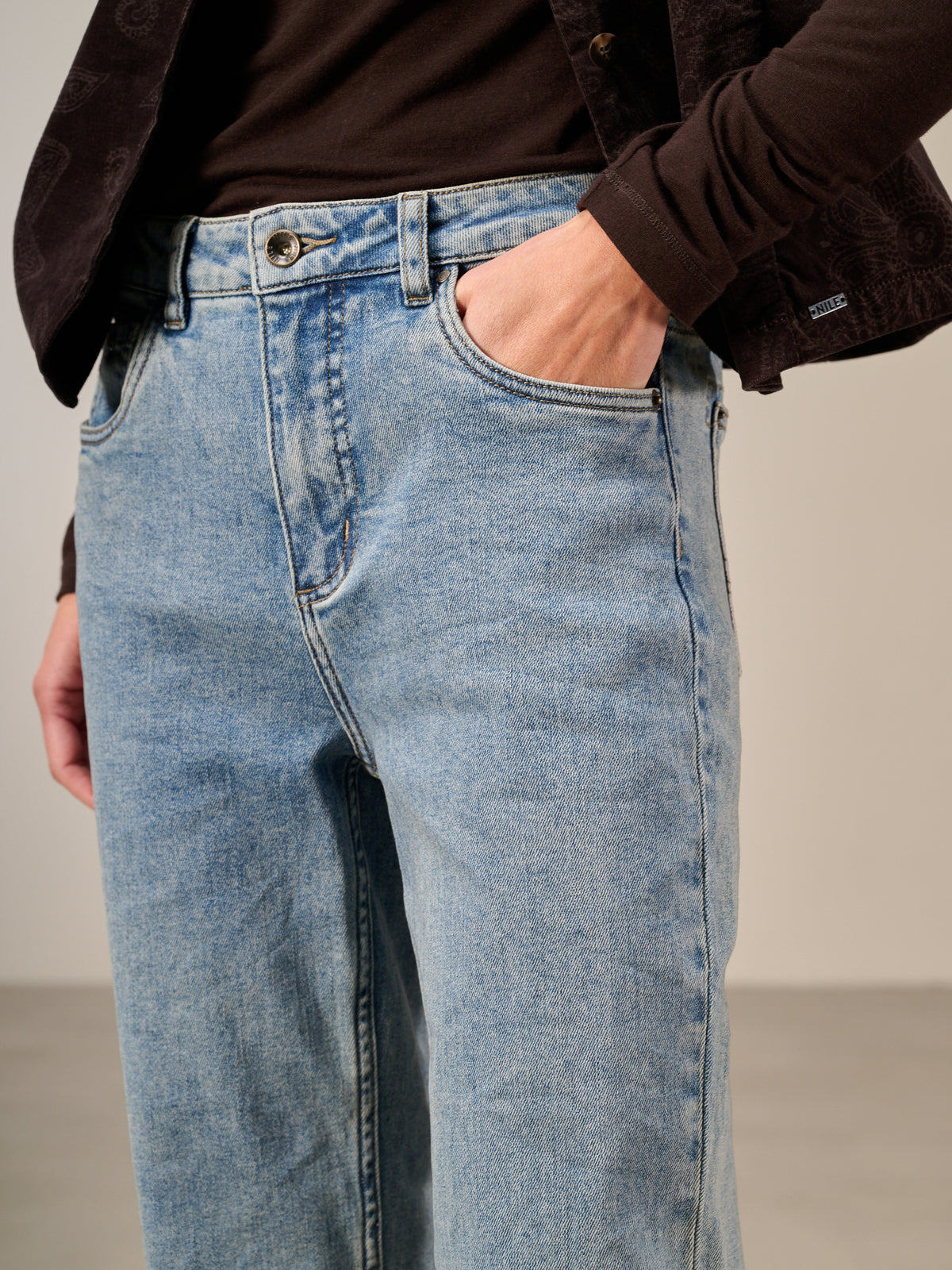Straight-leg jeans