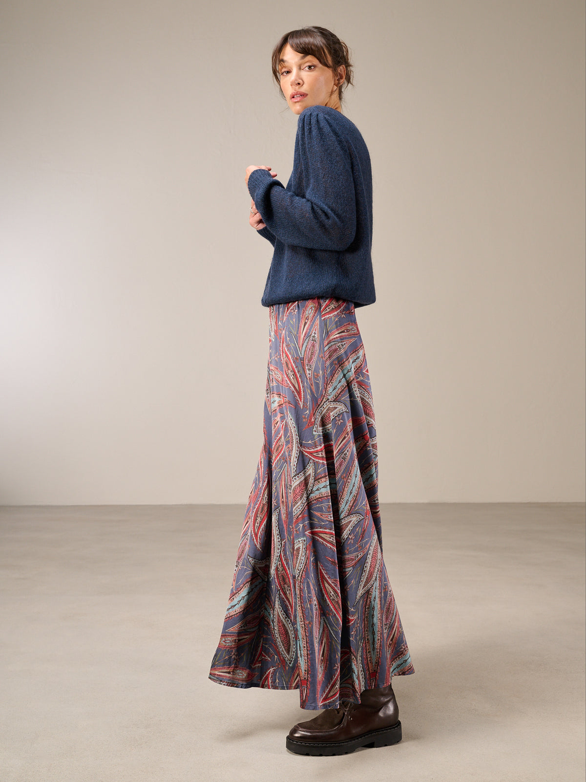 Skirt with elastic waistband