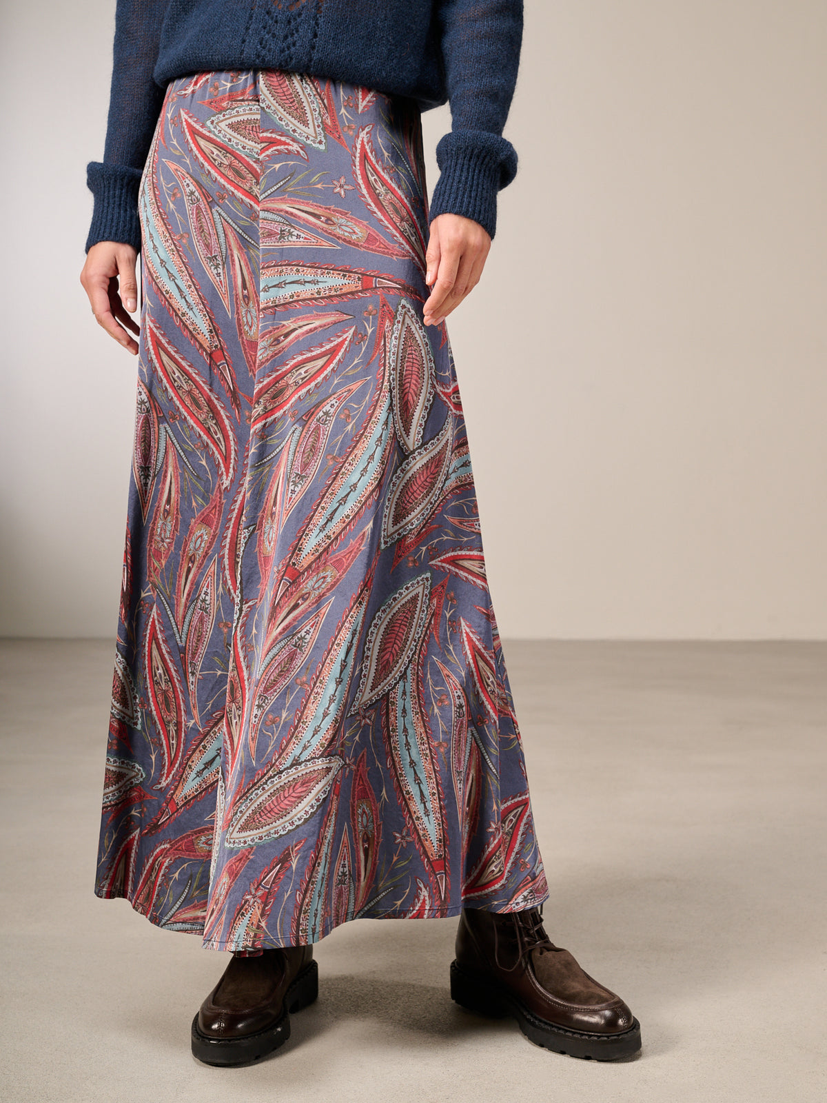 Skirt with elastic waistband