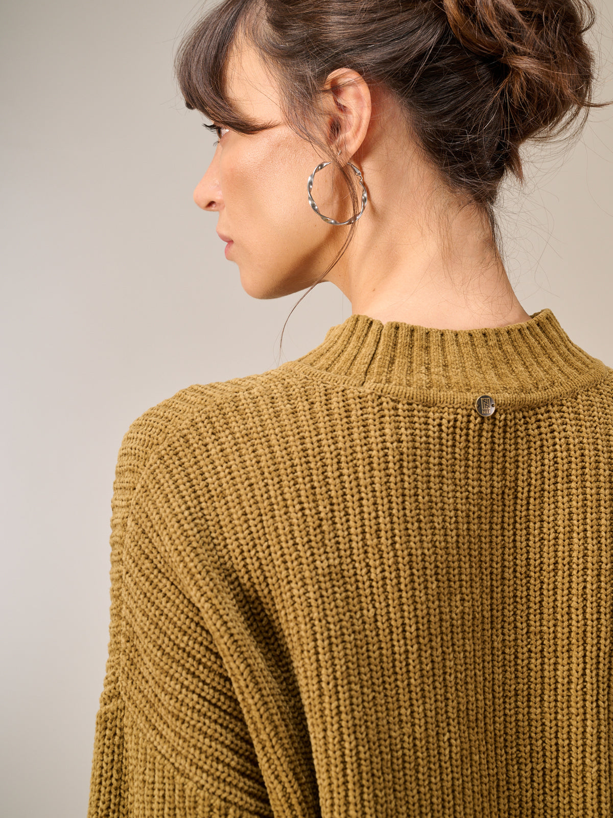 Sweater with stand-up collar