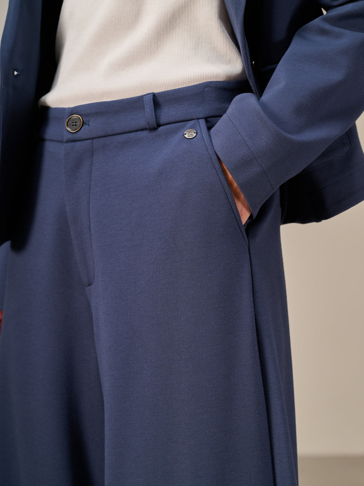 Wide-leg pants